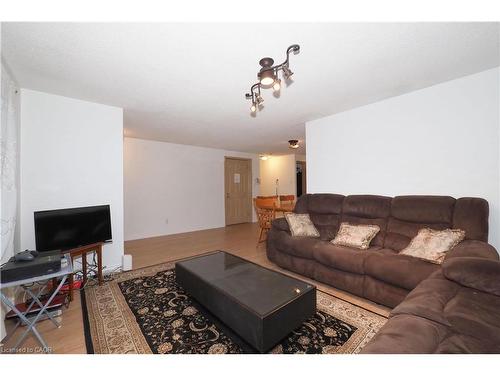 11 Broken Oak Crescent, Kitchener, ON - Indoor Photo Showing Living Room
