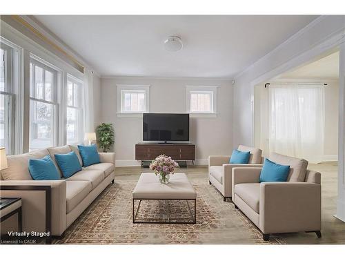 18 Shanley Street, Kitchener, ON - Indoor Photo Showing Living Room