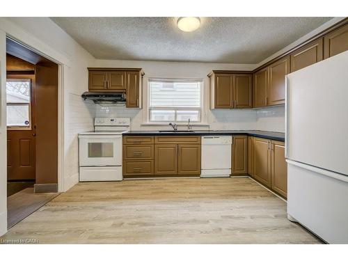 18 Shanley Street, Kitchener, ON - Indoor Photo Showing Kitchen
