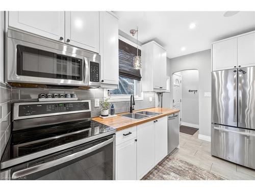100 Ferndale Avenue, Hamilton, ON - Indoor Photo Showing Kitchen With Double Sink With Upgraded Kitchen