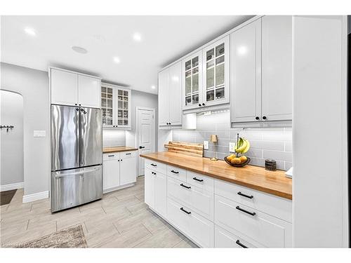 100 Ferndale Avenue, Hamilton, ON - Indoor Photo Showing Kitchen