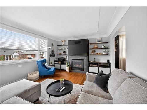 100 Ferndale Avenue, Hamilton, ON - Indoor Photo Showing Living Room With Fireplace