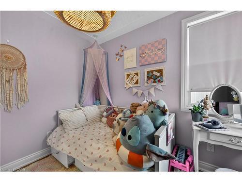 100 Ferndale Avenue, Hamilton, ON - Indoor Photo Showing Bedroom