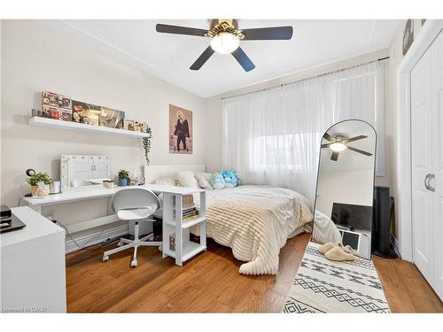 100 Ferndale Avenue, Hamilton, ON - Indoor Photo Showing Bedroom
