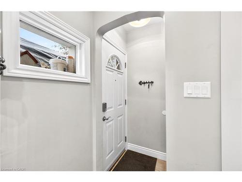 100 Ferndale Avenue, Hamilton, ON - Indoor Photo Showing Other Room