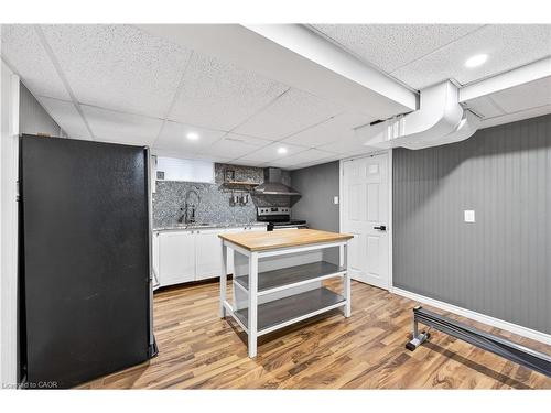 100 Ferndale Avenue, Hamilton, ON - Indoor Photo Showing Other Room