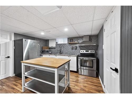 100 Ferndale Avenue, Hamilton, ON - Indoor Photo Showing Kitchen