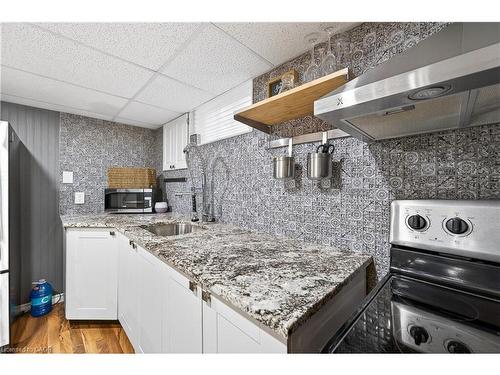 100 Ferndale Avenue, Hamilton, ON - Indoor Photo Showing Kitchen With Upgraded Kitchen