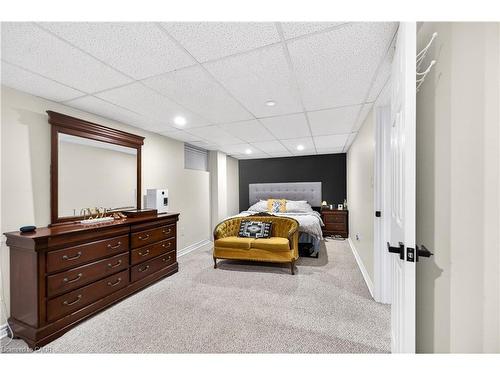 100 Ferndale Avenue, Hamilton, ON - Indoor Photo Showing Bedroom