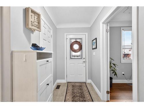100 Ferndale Avenue, Hamilton, ON - Indoor Photo Showing Other Room