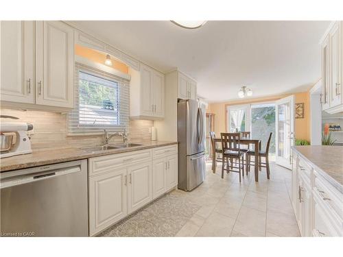 55 Gracefield Crescent, Kitchener, ON - Indoor Photo Showing Kitchen