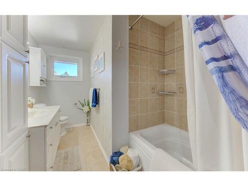 55 Gracefield Crescent, Kitchener, ON - Indoor Photo Showing Bathroom
