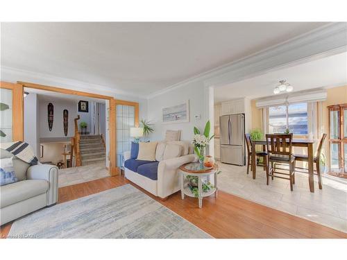 55 Gracefield Crescent, Kitchener, ON - Indoor Photo Showing Living Room