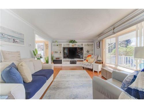 55 Gracefield Crescent, Kitchener, ON - Indoor Photo Showing Living Room