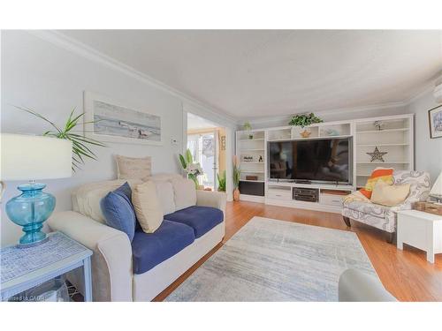 55 Gracefield Crescent, Kitchener, ON - Indoor Photo Showing Living Room