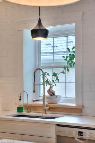 38 Shirk Place, Kitchener, ON - Indoor Photo Showing Kitchen