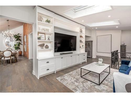 403 Smith Avenue, Burlington, ON - Indoor Photo Showing Living Room