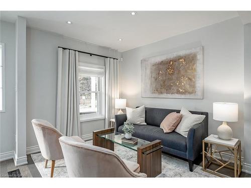 403 Smith Avenue, Burlington, ON - Indoor Photo Showing Living Room
