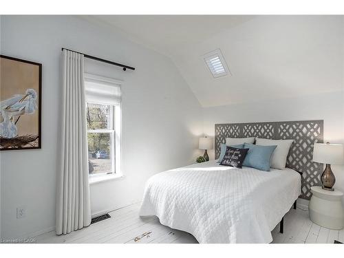 403 Smith Avenue, Burlington, ON - Indoor Photo Showing Bedroom