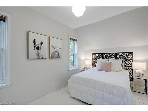 403 Smith Avenue, Burlington, ON - Indoor Photo Showing Bedroom