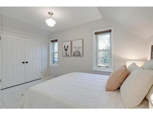 403 Smith Avenue, Burlington, ON - Indoor Photo Showing Bedroom
