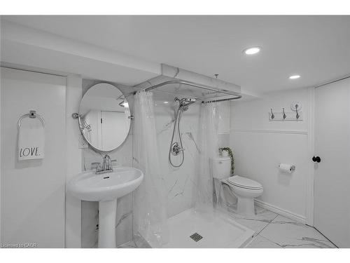403 Smith Avenue, Burlington, ON - Indoor Photo Showing Bathroom