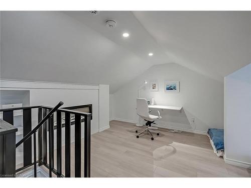 403 Smith Avenue, Burlington, ON - Indoor