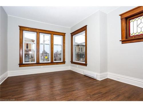 94 Scott Street, Kitchener, ON - Indoor Photo Showing Other Room