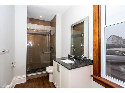 94 Scott Street, Kitchener, ON - Indoor Photo Showing Bathroom