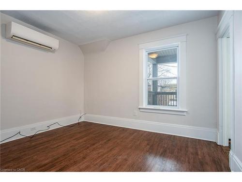 94 Scott Street, Kitchener, ON - Indoor Photo Showing Other Room