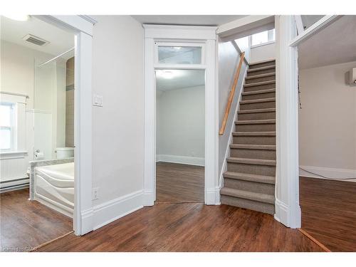94 Scott Street, Kitchener, ON - Indoor Photo Showing Bathroom