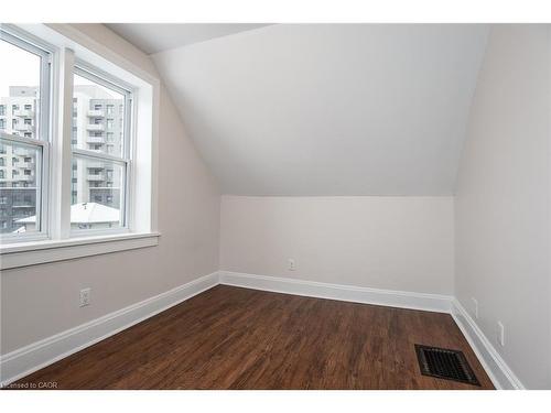 94 Scott Street, Kitchener, ON - Indoor Photo Showing Other Room