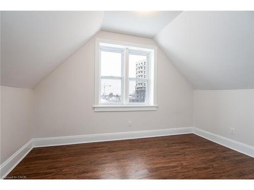 94 Scott Street, Kitchener, ON - Indoor Photo Showing Other Room