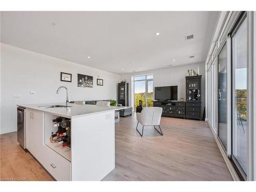 902-15 Glebe Street, Cambridge, ON - Indoor