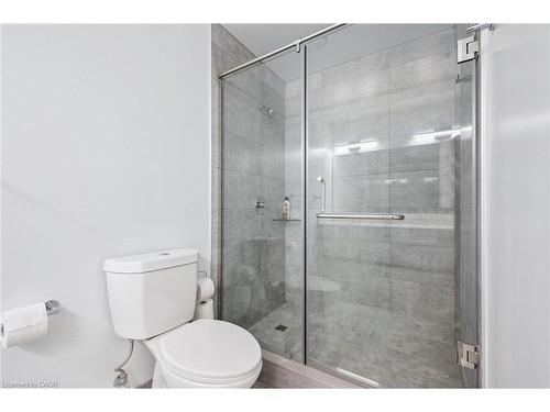 902-15 Glebe Street, Cambridge, ON - Indoor Photo Showing Bathroom