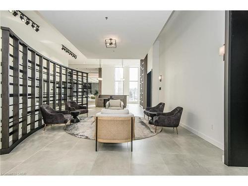 902-15 Glebe Street, Cambridge, ON - Indoor Photo Showing Other Room