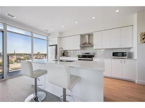 902-15 Glebe Street, Cambridge, ON - Indoor Photo Showing Kitchen With Stainless Steel Kitchen With Upgraded Kitchen