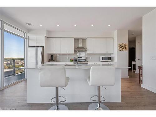 902-15 Glebe Street, Cambridge, ON - Indoor Photo Showing Kitchen With Stainless Steel Kitchen With Upgraded Kitchen
