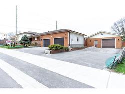 146 Harvie Road  Barrie, ON L4N 9E3