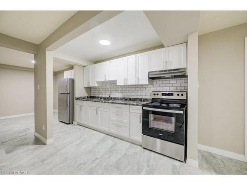 3-82 Elgin Street S, Cambridge, ON - Indoor Photo Showing Kitchen With Stainless Steel Kitchen