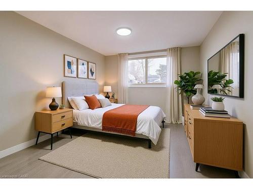 3-82 Elgin Street S, Cambridge, ON - Indoor Photo Showing Bedroom