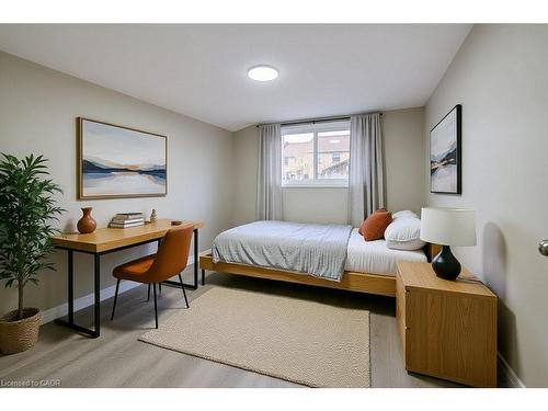 3-82 Elgin Street S, Cambridge, ON - Indoor Photo Showing Bedroom