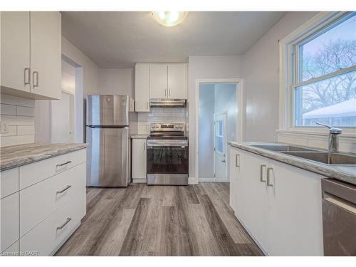 184 Patricia Avenue, Kitchener, ON - Indoor Photo Showing Kitchen With Upgraded Kitchen