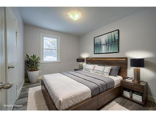 184 Patricia Avenue, Kitchener, ON - Indoor Photo Showing Bedroom