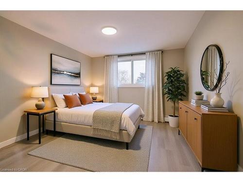 15-82 Elgin Street S, Cambridge, ON - Indoor Photo Showing Bedroom