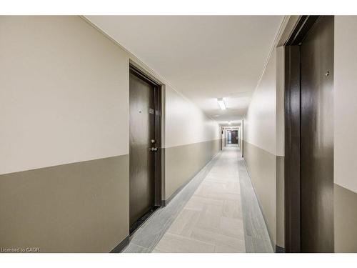 15-82 Elgin Street S, Cambridge, ON - Indoor Photo Showing Other Room