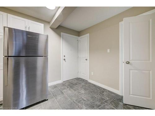 15-82 Elgin Street S, Cambridge, ON - Indoor Photo Showing Other Room
