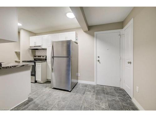 15-82 Elgin Street S, Cambridge, ON - Indoor Photo Showing Kitchen With Stainless Steel Kitchen