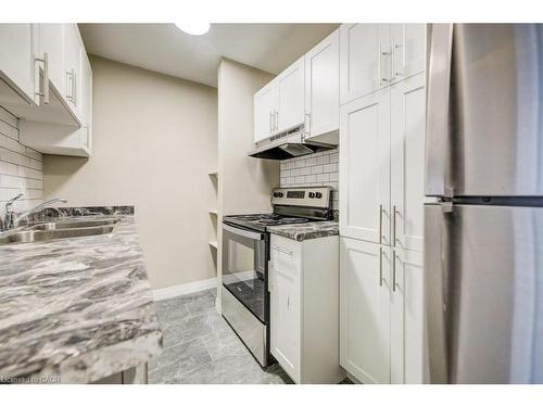 15-82 Elgin Street S, Cambridge, ON - Indoor Photo Showing Kitchen