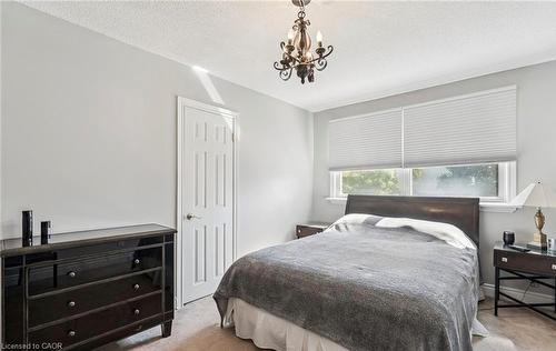 34 Cliff Avenue, Hamilton, ON - Indoor Photo Showing Bedroom